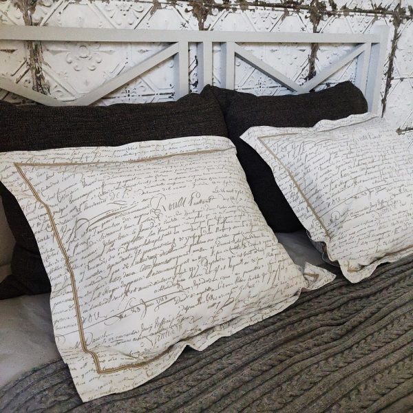 Vanhasta pussilakanasta “New England” tyynynliinat ja loppupaloista pesupusseja